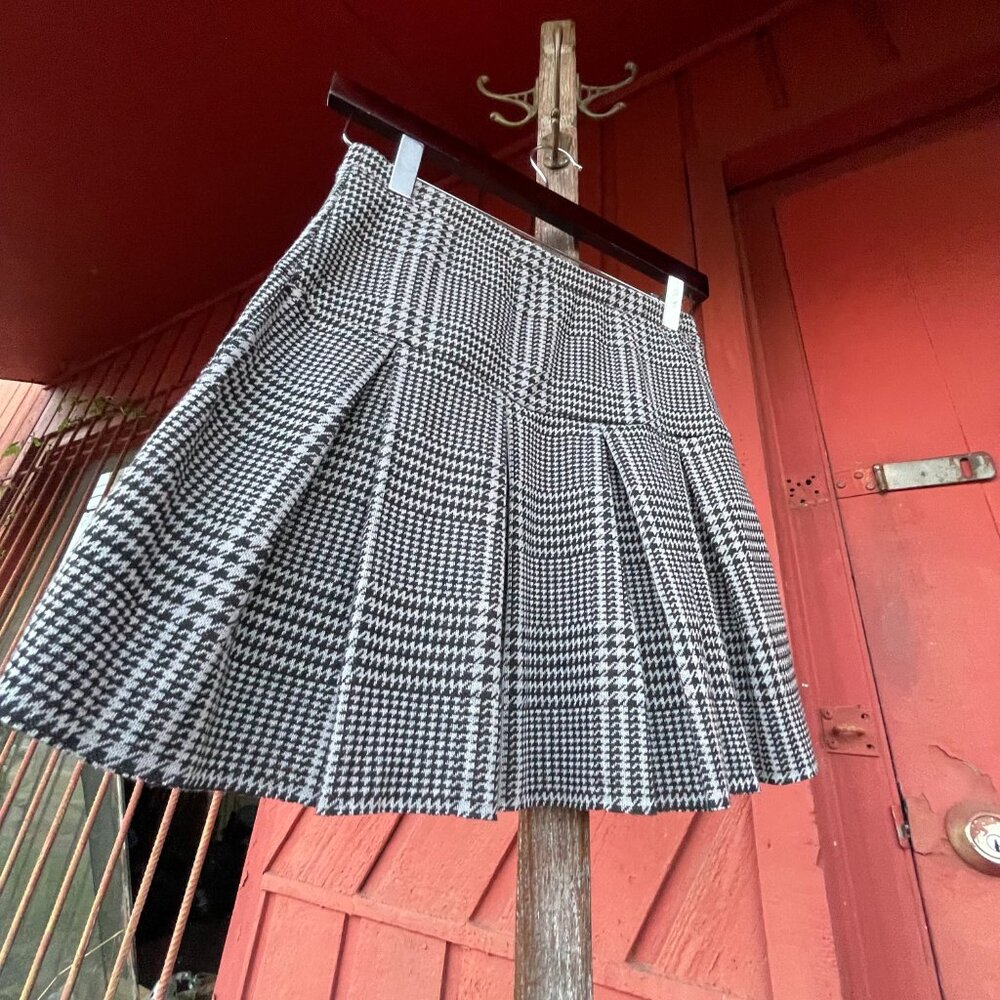 Girl's Large (10/12) Art Class B&W Houndstooth Pleated Mini Skirt - Picture 9 of 16